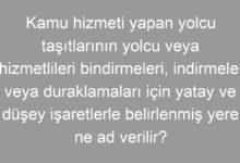 Kamu hizmeti yapan yolcu taşıtlarının yolcu veya hizmetlileri bindirmeleri, indirmeleri veya duraklamaları için yatay ve düşey işaretlerle belirlenmiş yere ne ad verilir?