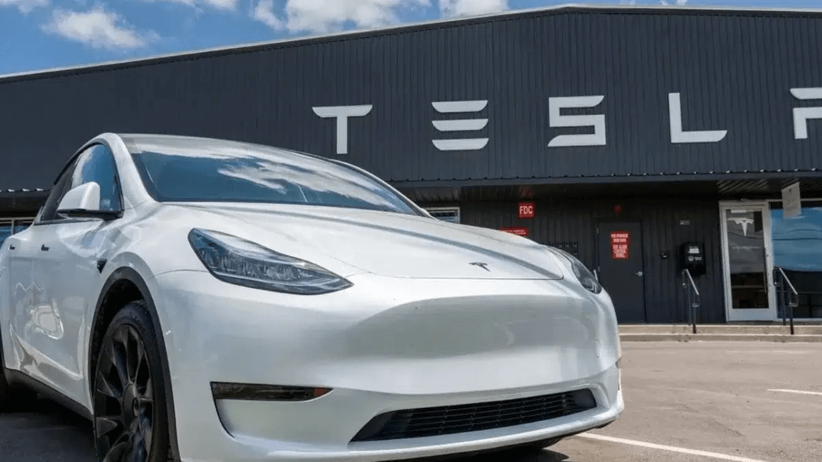 Tesla'dan 700,000 Araçlık Yeni Geri Çağırma: Lastik Basınç Uyarı Sorunu!